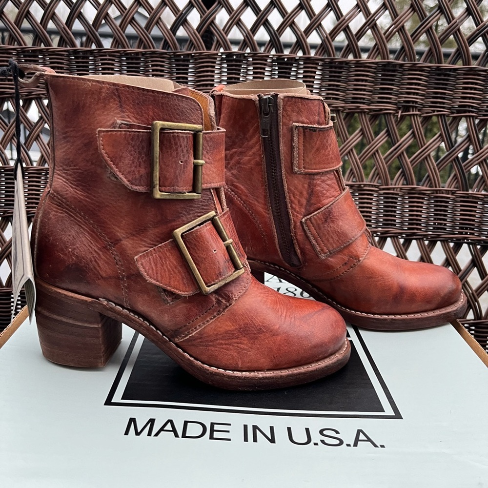 FRYE Sabrina Double Buckle Boots in Size 6
